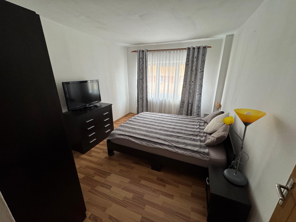 Apartament 2 camere, etaj intermediar, zona Cetate
