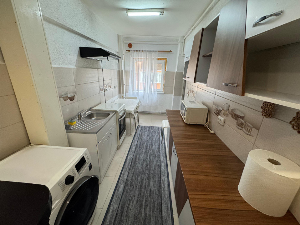 Apartament 2 camere, etaj intermediar, zona Cetate