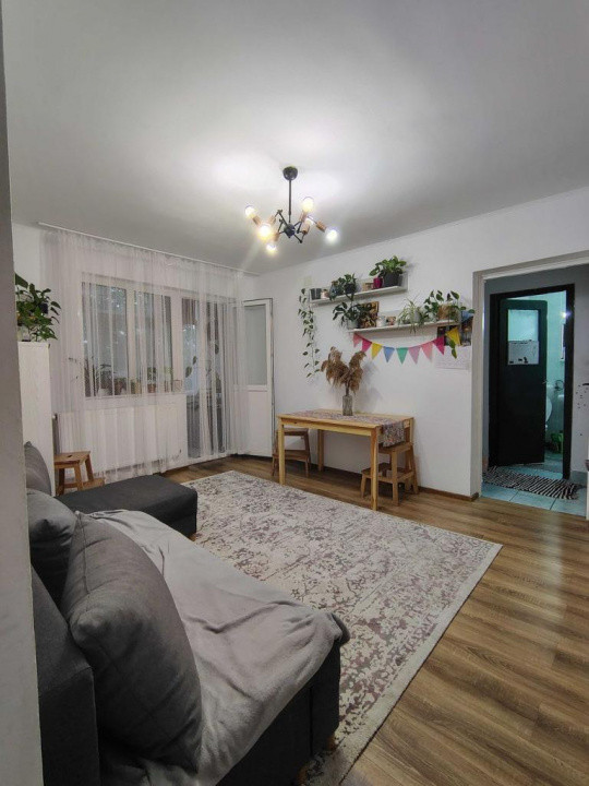 Apartament 3 camere , zona Cetate