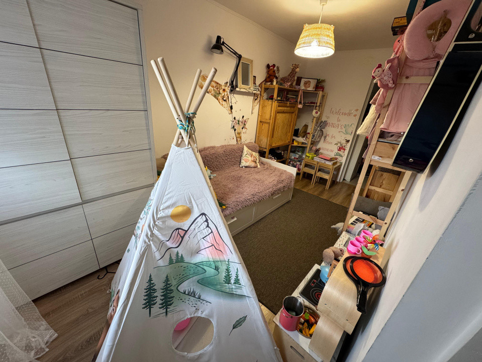 Apartament 3 camere , zona Cetate