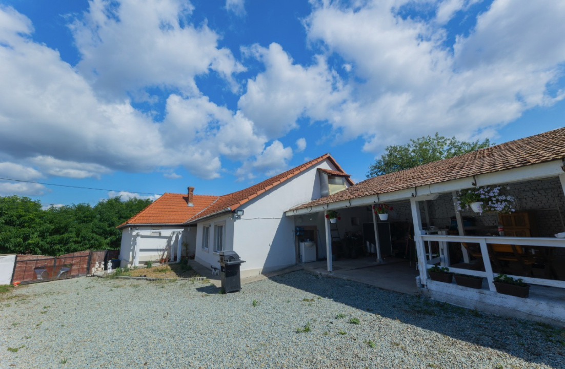 Teren și casă de tip P de vânzare –Ciugud, 2.000 mp teren, complet renovata