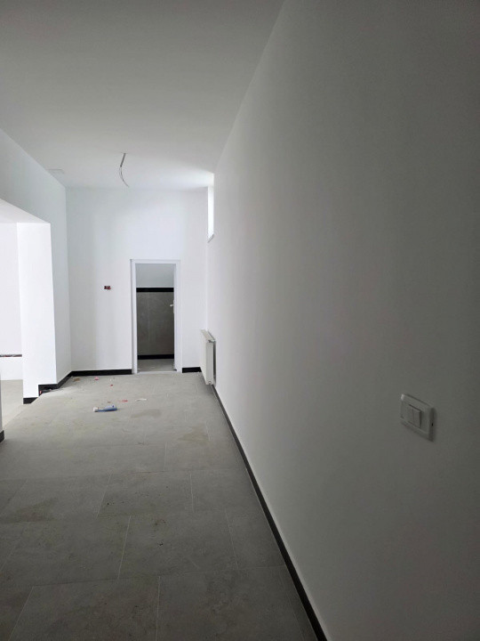 Clădire modernă de închiriat – 850 mp utili, 3 nivele + subsol – Piața Cetate