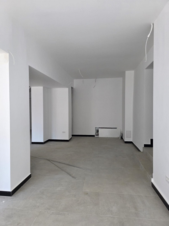 Clădire modernă de închiriat – 850 mp utili, 3 nivele + subsol – Piața Cetate