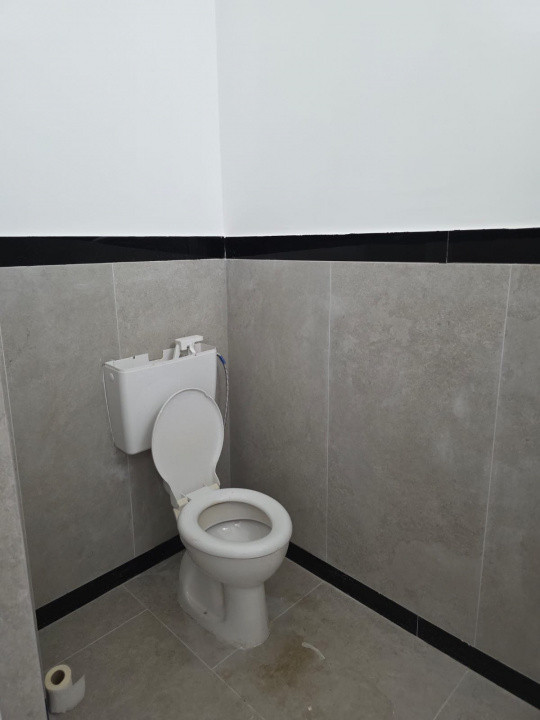 Clădire modernă de închiriat – 850 mp utili, 3 nivele + subsol – Piața Cetate