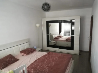 Apartament 3 camere, zona Cetate