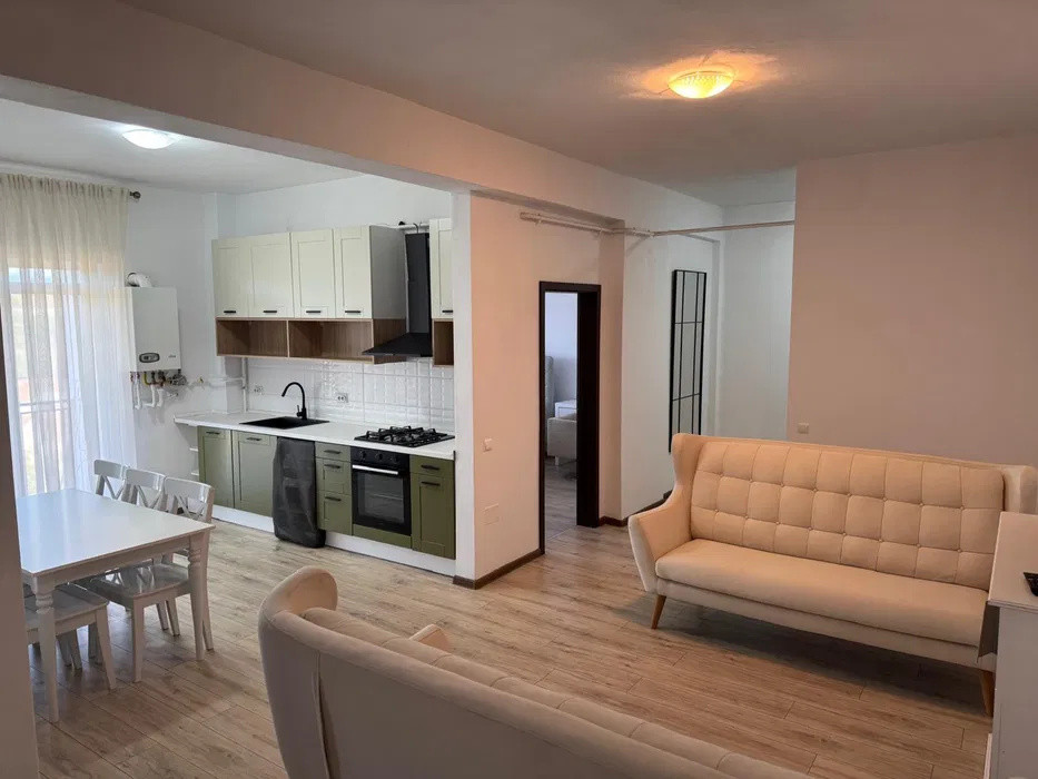 Apartament 3 camere , zona Centrala 