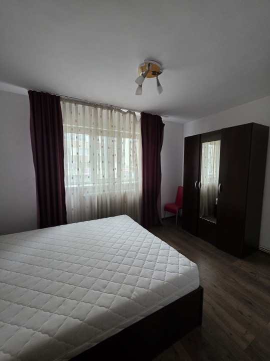 Apartament 3 camere, 70 mp, etaj 1, Cetate – zonă excelentă, complet mobilat.