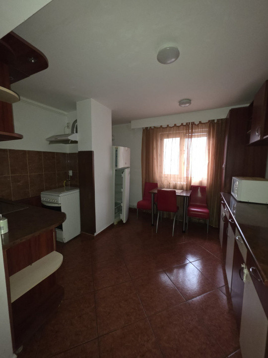 Apartament 3 camere, 70 mp, etaj 1, Cetate – zonă excelentă, complet mobilat.
