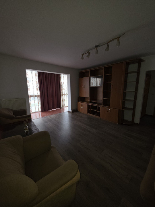 Apartament 3 camere, 70 mp, etaj 1, Cetate – zonă excelentă, complet mobilat.