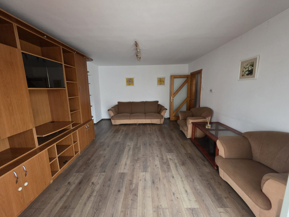 Apartament 3 camere, 70 mp, etaj 1, Cetate – zonă excelentă, complet mobilat.