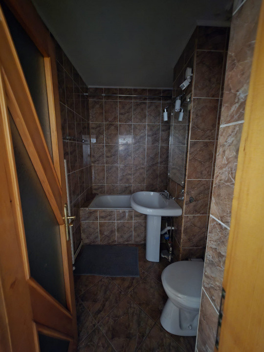 Apartament 3 camere, 70 mp, etaj 1, Cetate – zonă excelentă, complet mobilat.