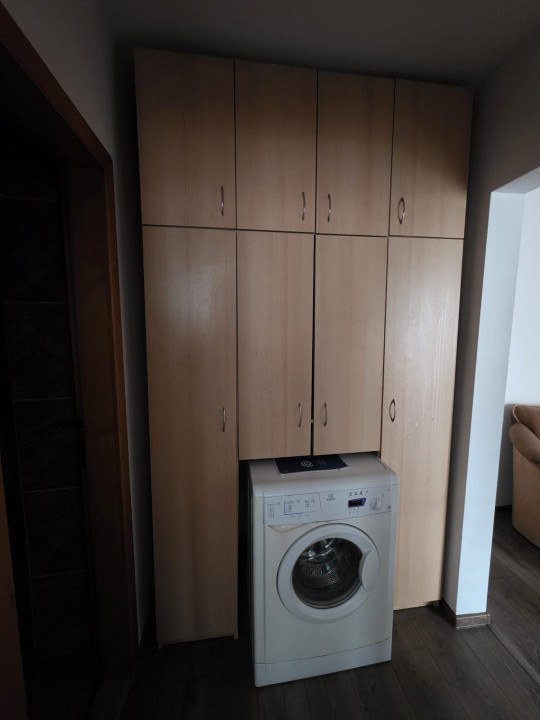 Apartament 3 camere, 70 mp, etaj 1, Cetate – zonă excelentă, complet mobilat.