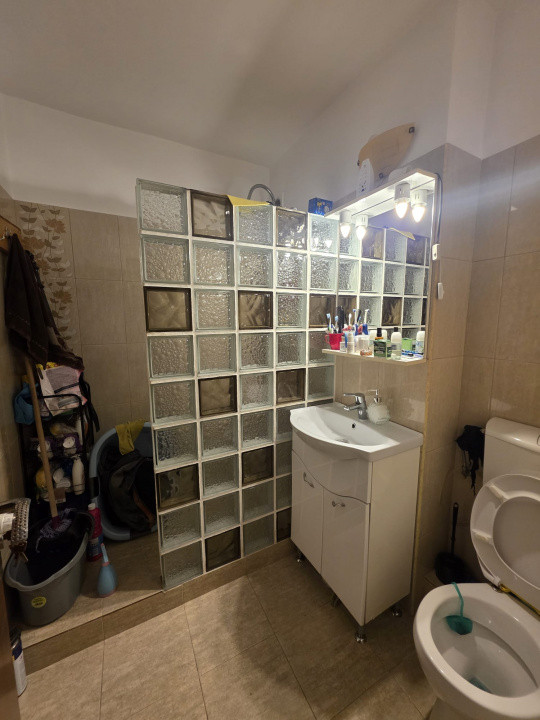 Garsonieră in supr. de 30 mp, parter, zonă centrală Alba Iulia, complet mobilată