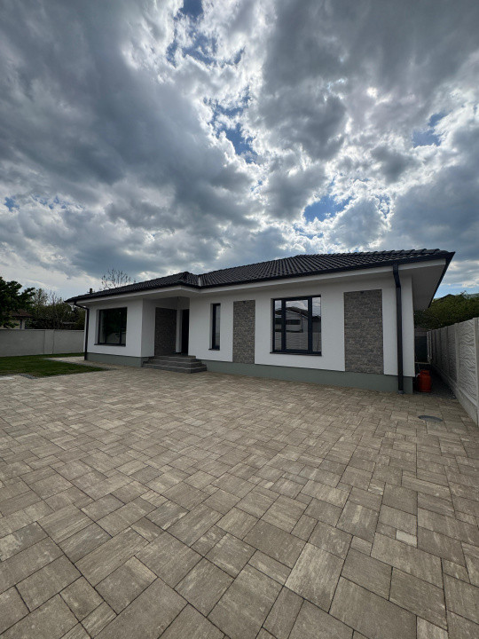 Casă Premium Parter | Stil Mediteranean | 3 Dormitoare | Curte Amenajată