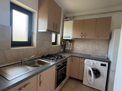 Apartament spațios cu 3 camere, 2 balcoane și 2 beciuri generoase 