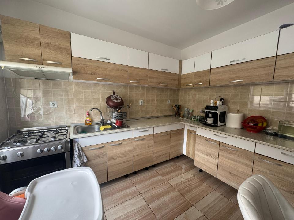 Casă tip înșiruit, D+P+M, 4 camere, garaj, 214 mp teren, zona Centru