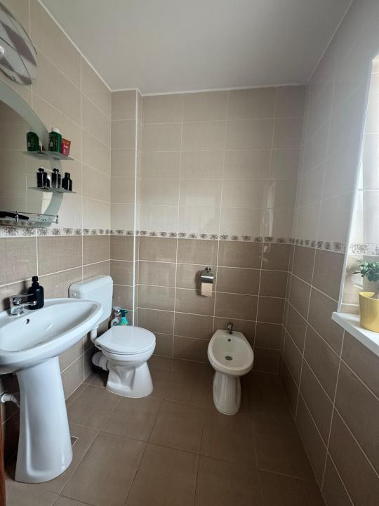 Casă tip înșiruit, D+P+M, 4 camere, garaj, 214 mp teren, zona Centru