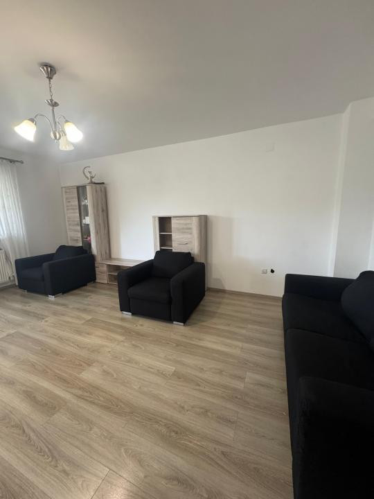 Casă tip înșiruit, D+P+M, 4 camere, garaj, 214 mp teren, zona Centru