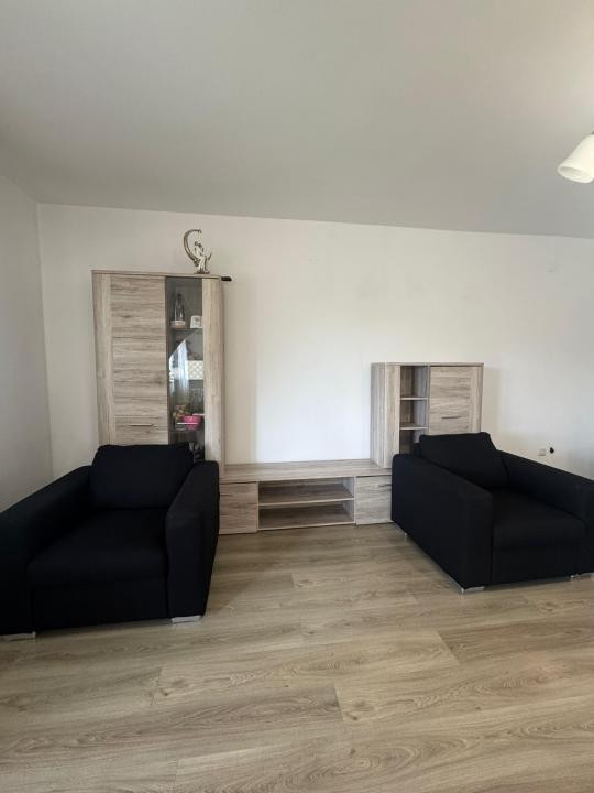 Casă tip înșiruit, D+P+M, 4 camere, garaj, 214 mp teren, zona Centru