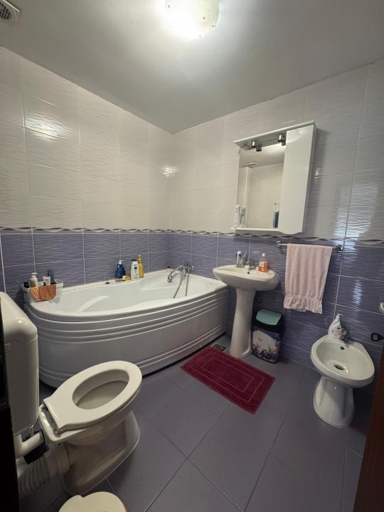Casă tip înșiruit, D+P+M, 4 camere, garaj, 214 mp teren, zona Centru