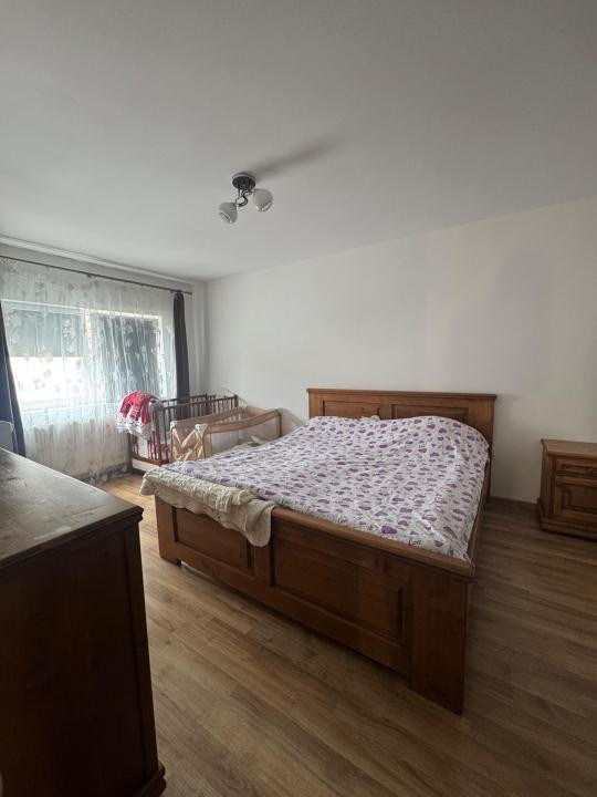 Casă tip înșiruit, D+P+M, 4 camere, garaj, 214 mp teren, zona Centru