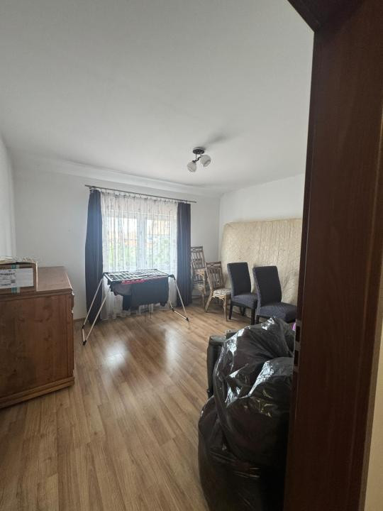 Casă tip înșiruit, D+P+M, 4 camere, garaj, 214 mp teren, zona Centru
