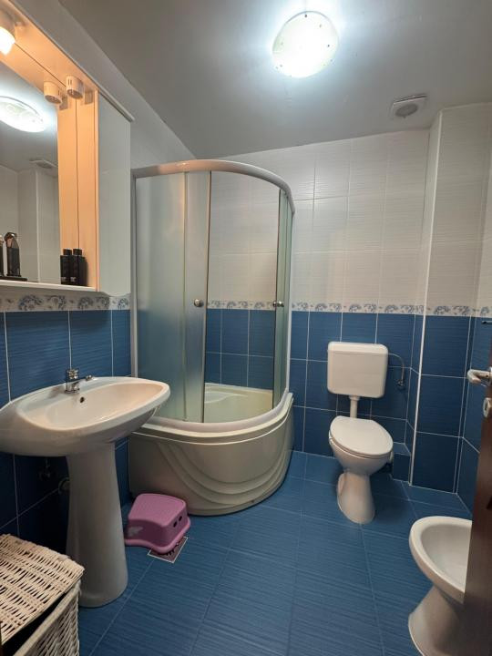 Casă tip înșiruit, D+P+M, 4 camere, garaj, 214 mp teren, zona Centru
