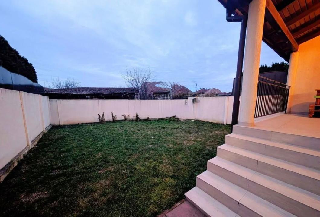 Casă tip înșiruit, D+P+M, 4 camere, garaj, 214 mp teren, zona Centru