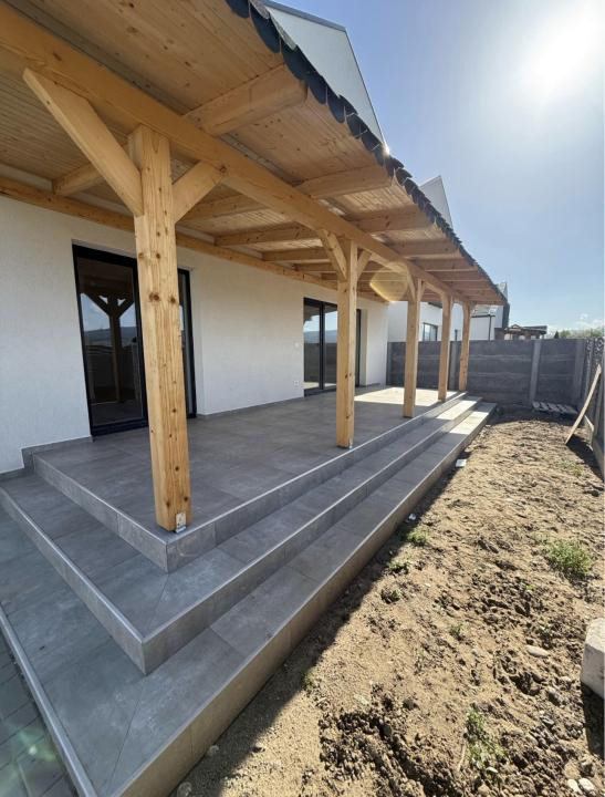 Casă individuală nouă – 120 mp utili | 370 mp teren