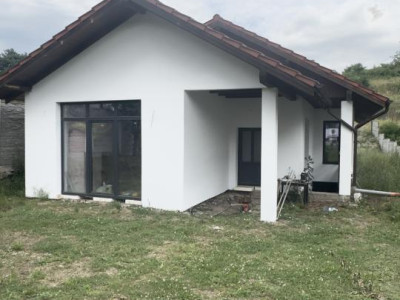 Casă de vânzare Zona Schit | 130 mp utili + Subsol 40 mp | Teren 500 mp
