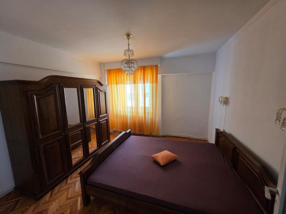 Apartament cu 2 camere, suprafata utila 60 mp., etajul 2, zona ultracentrala.