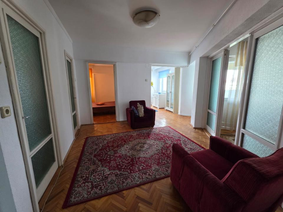 Apartament cu 2 camere, suprafata utila 60 mp., etajul 2, zona ultracentrala.