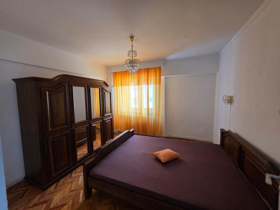 Apartament cu 2 camere, suprafata utila 60 mp., etajul 2, zona ultracentrala.