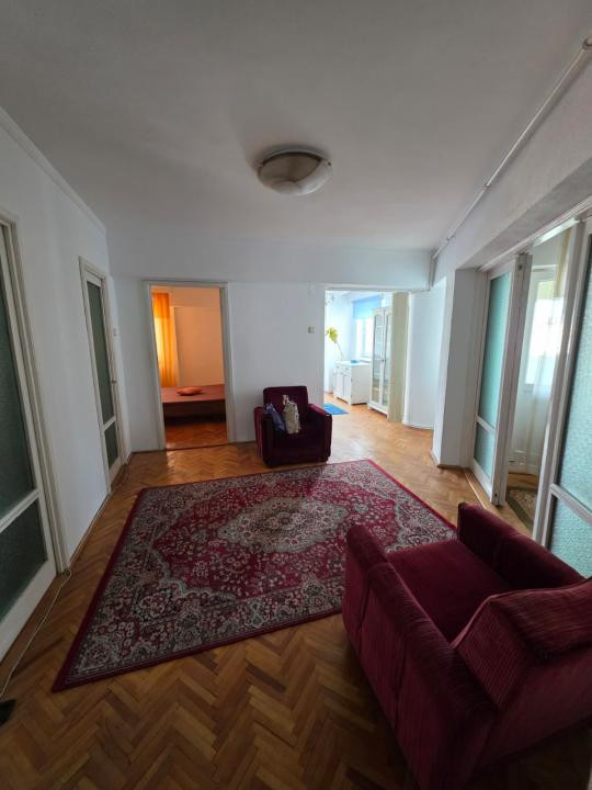 Apartament cu 2 camere, suprafata utila 60 mp., etajul 2, zona ultracentrala.