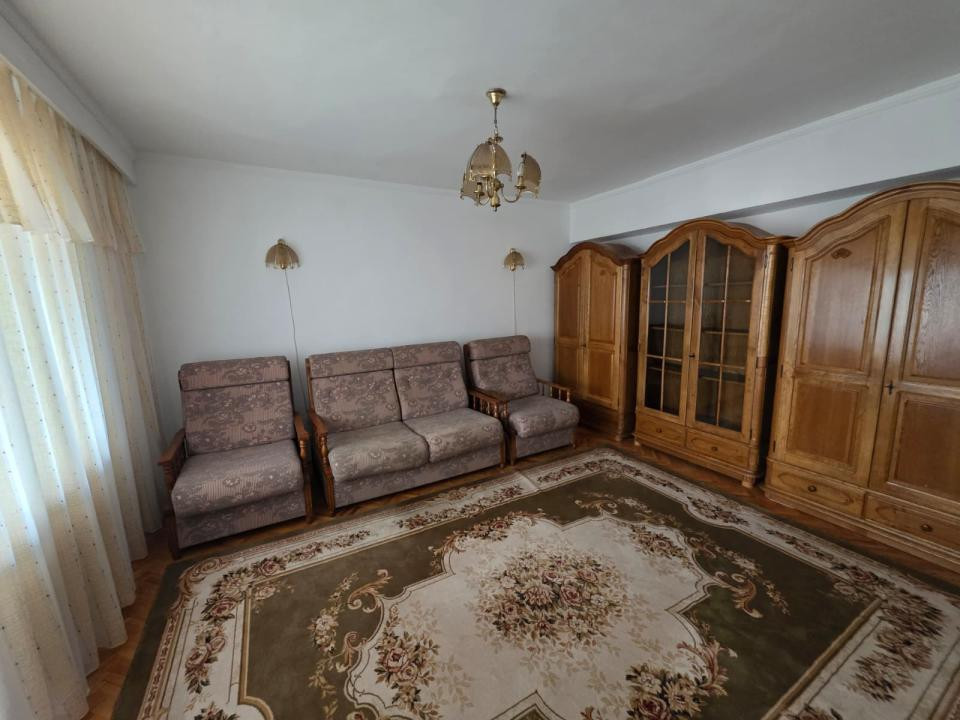 Apartament cu 2 camere, suprafata utila 60 mp., etajul 2, zona ultracentrala.