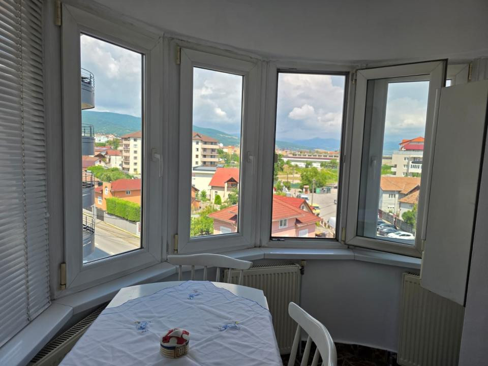 Apartament cu 2 camere, suprafata utila 60 mp., etajul 2, zona ultracentrala.