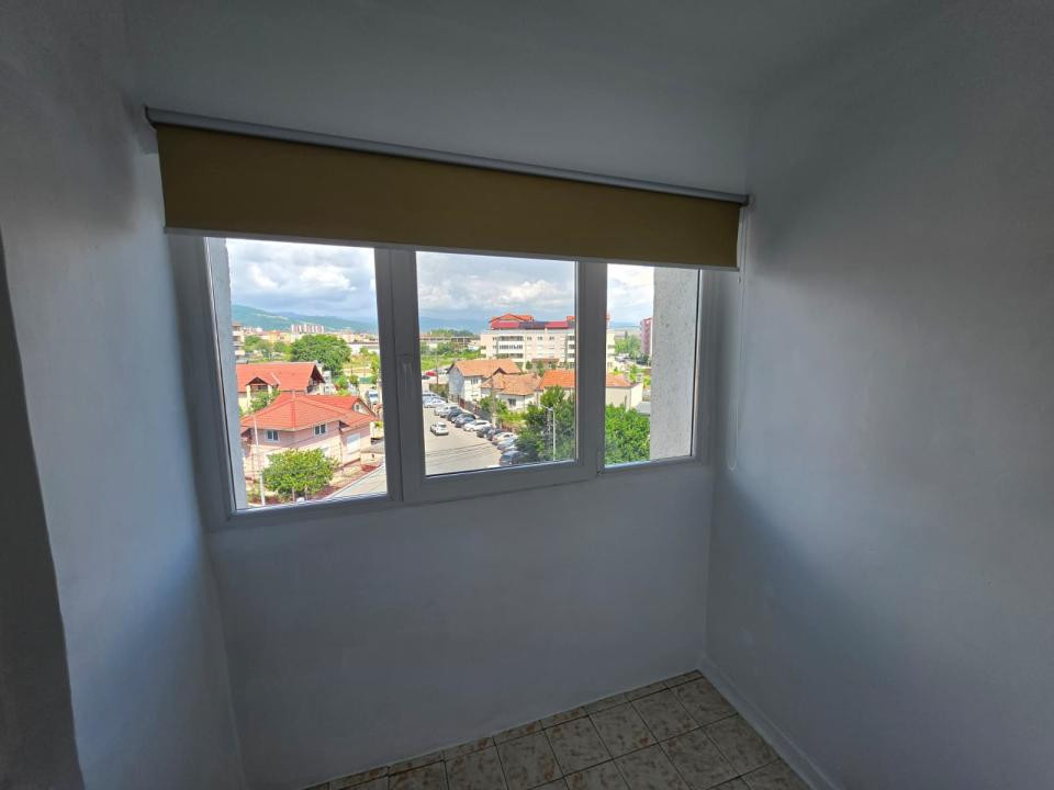 Apartament cu 2 camere, suprafata utila 60 mp., etajul 2, zona ultracentrala.
