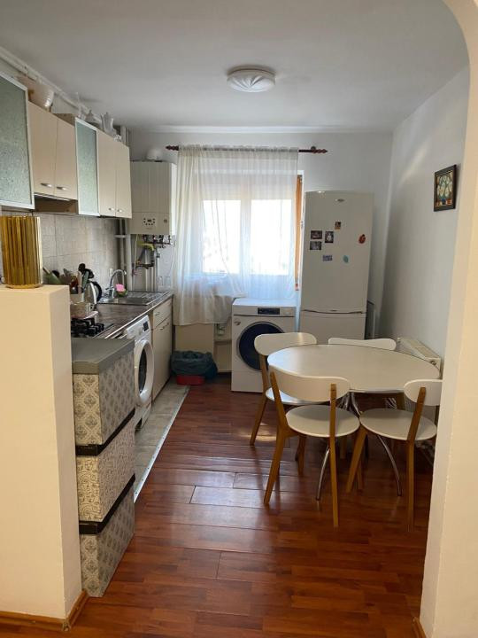 Închiriere apartament 2 camere decomandat, etaj 3, loc de parcare, Cetate-Lidl.
