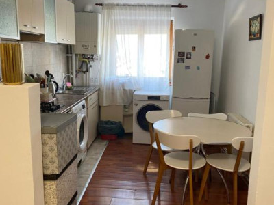 Închiriere apartament 2 camere decomandat, etaj 3, loc de parcare, Cetate-Lidl.