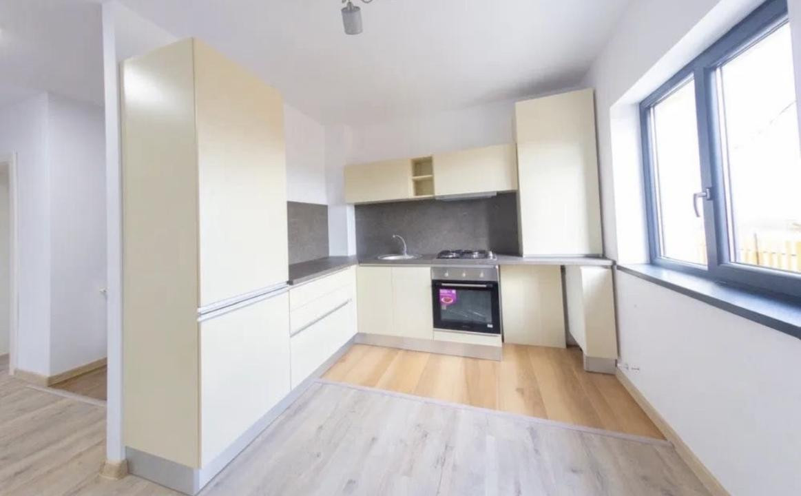     Apartament 3 camere de închiriat | 70 mp | Etaj 2