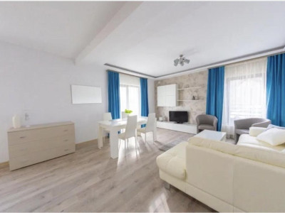     Apartament 3 camere de închiriat | 70 mp | Etaj 2