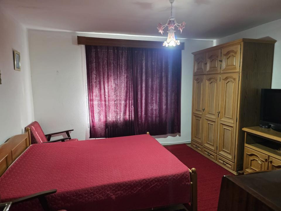 CASĂ INDIVIDUALĂ CU TEREN GENEROS, ÎNTR-O ZONĂ LINIȘTITĂ – CETATE- ZONA SCHIT