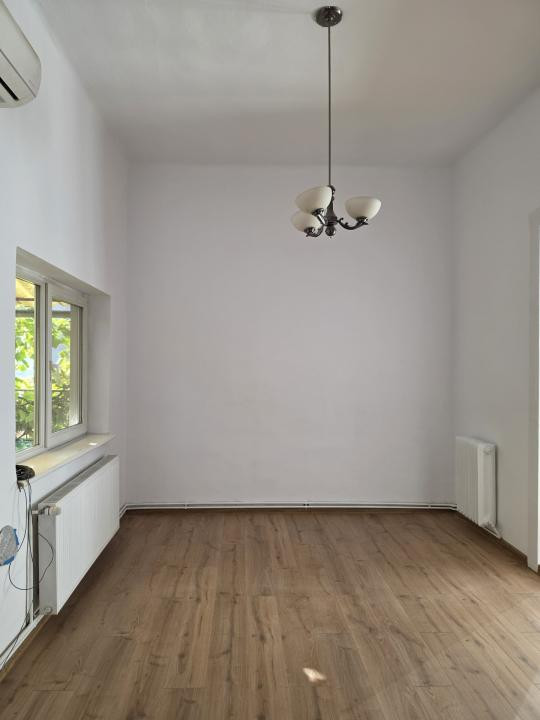 REVAL IMOBILIARE vă oferă spre vânzare casă individuală, tip S+P, situată ultrac
