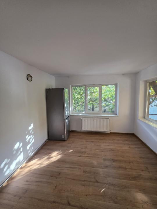 REVAL IMOBILIARE vă oferă spre vânzare casă individuală, tip S+P, situată ultrac
