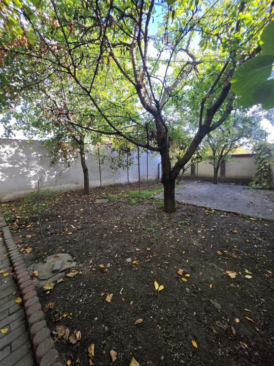REVAL IMOBILIARE vă oferă spre vânzare casă individuală, tip S+P, situată ultrac