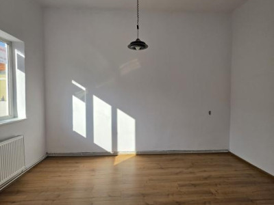 REVAL IMOBILIARE vă oferă spre vânzare casă individuală, tip S+P, situată ultrac